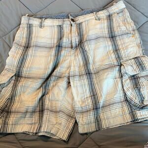 Tommy Bahama Men’s plaid Cargo Shorts 36